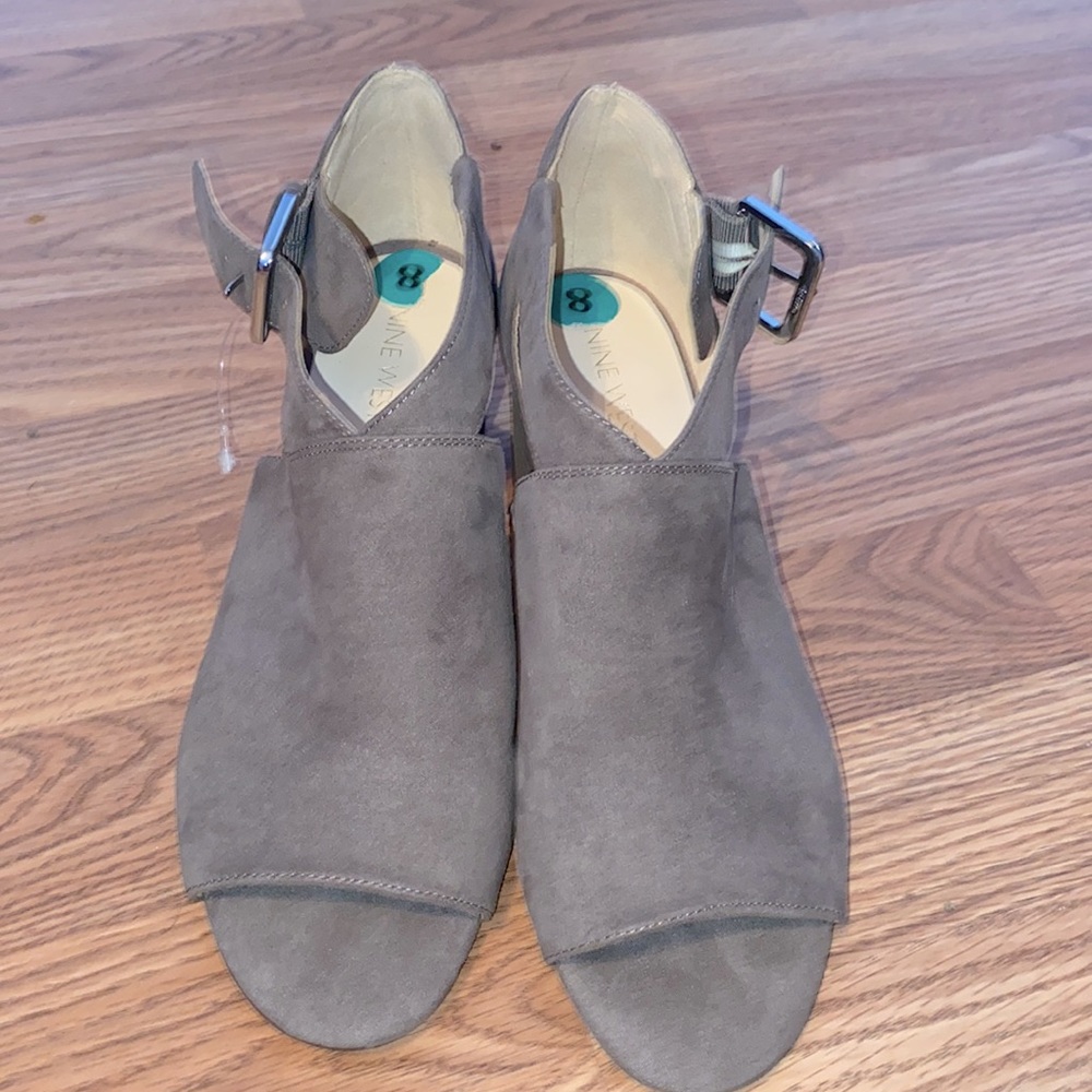 Nine West peep toe sandals Size 8